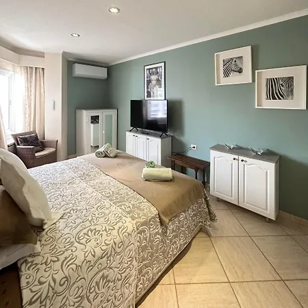 Stunning 2 Bedroom Penthouse With Sea View K213 *