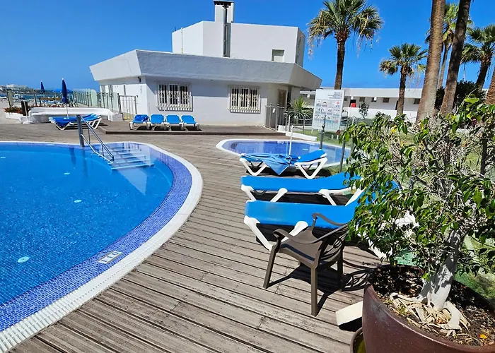 Апартаменти Stunning 2 Bedroom Penthouse With Sea View K213