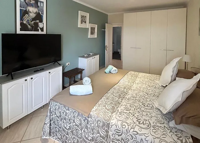 Stunning 2 Bedroom Penthouse With Sea View K213 Адехе