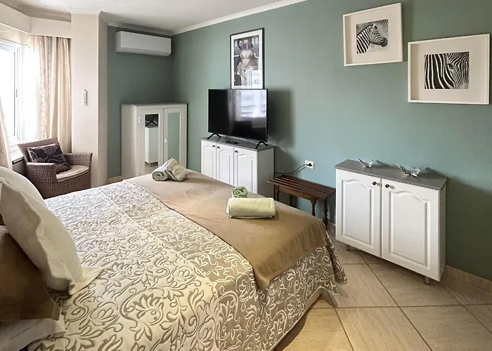 Stunning 2 Bedroom Penthouse With Sea View K213 *