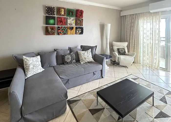 Stunning 2 Bedroom Penthouse With Sea View K213